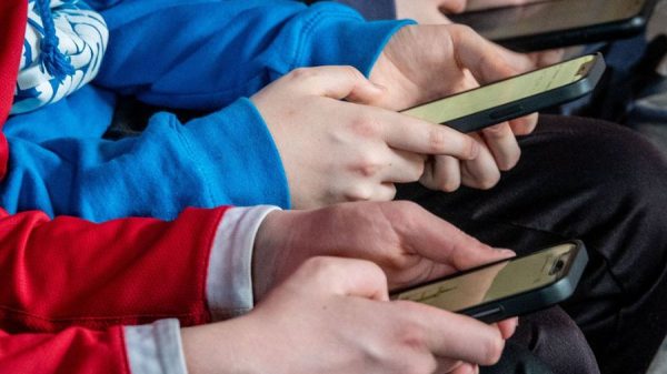 España prohibirá el acceso a redes sociales a menores de 16 años