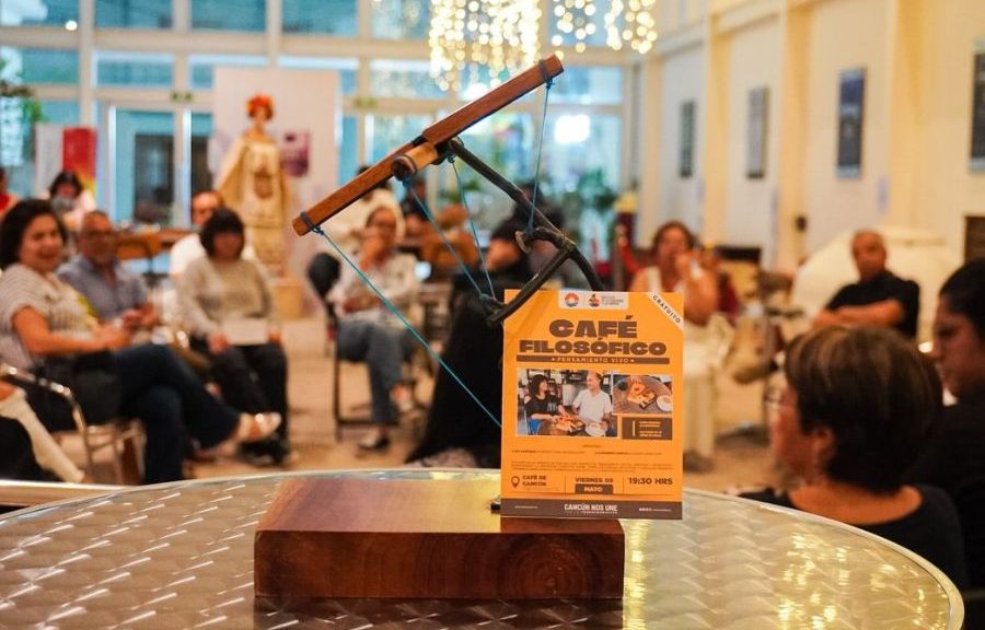 Café Filosófico inicia temporada con diálogo sobre incertidumbre y esperanza