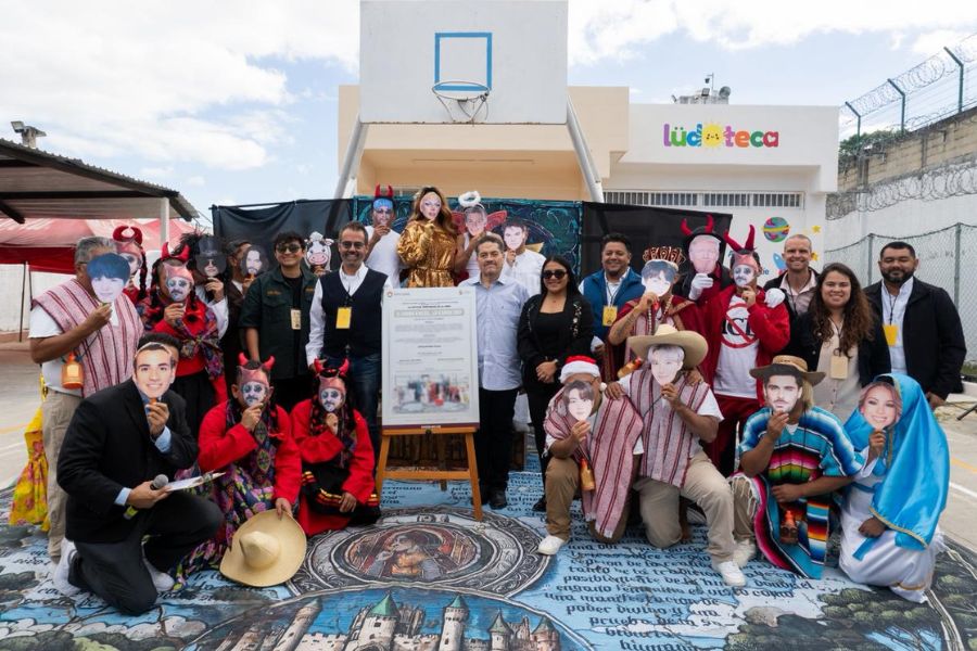 Compañía de Teatro Penitenciario devela su primera placa de fin de temporada