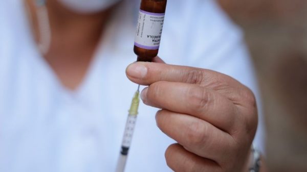 Sarampión: quiénes deben vacunarse y qué efectos secundarios puede causar la vacuna