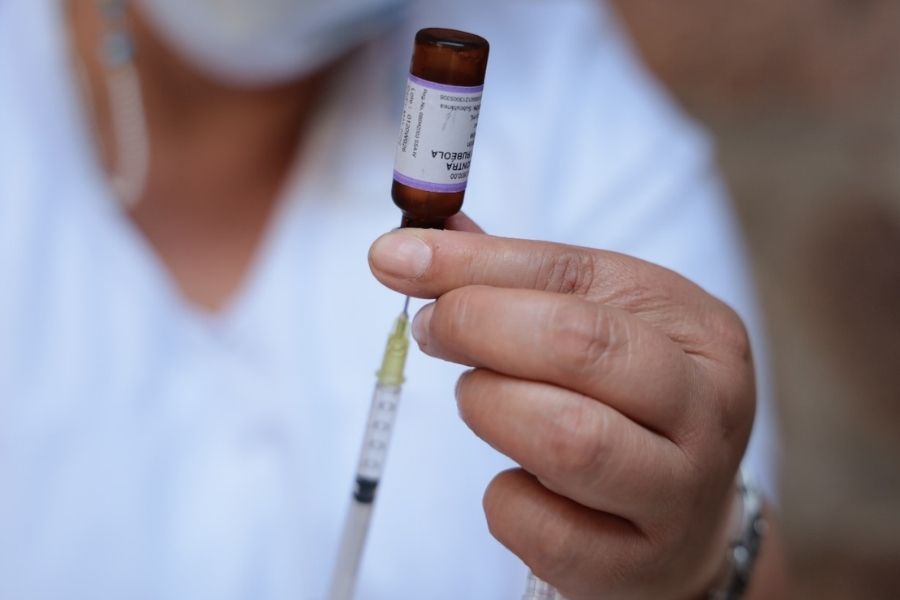 Sarampión: quiénes deben vacunarse y qué efectos secundarios puede causar la vacuna