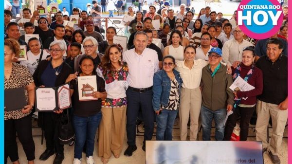 Entregan 80 títulos de Viviendas del Bienestar en Cancún
