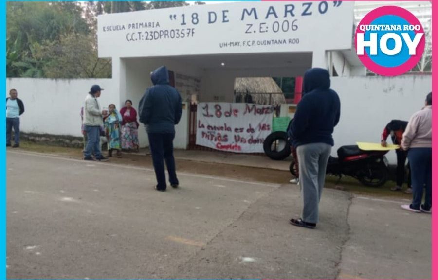 Padres toman escuela en UhMay por domo inconcluso en primaria