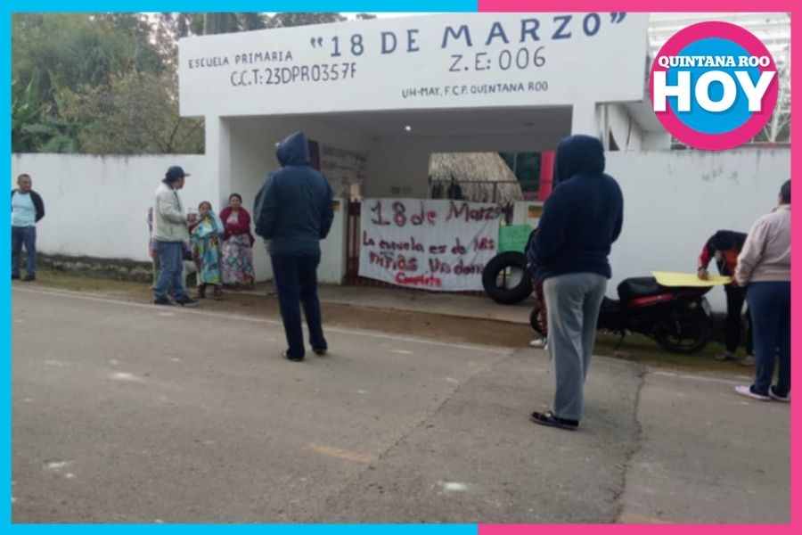 Padres toman escuela en UhMay por domo inconcluso en primaria
