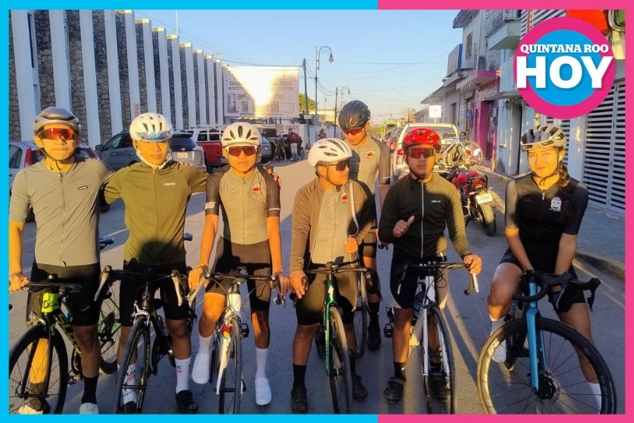 Más de 100 ciclistas participan en la carrera "Clásica Puerta al Mar" 2026