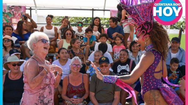 Comparsas llenan de color las calles de Isla Mujeres