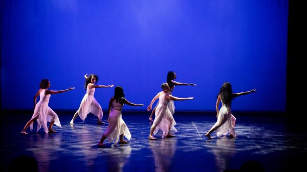 “Humedal”, danza escénica que explora la memoria y resistencia