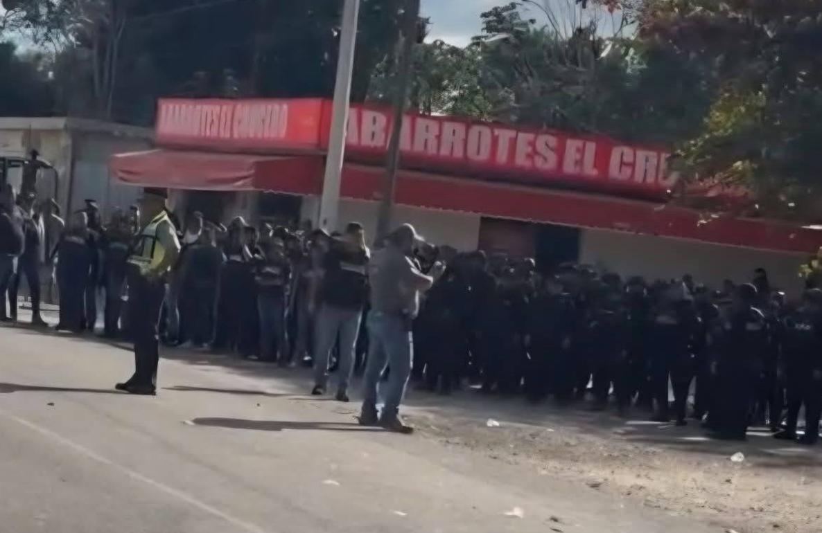 Liberan carretera federal en Limones tras bloqueo y operativo policial