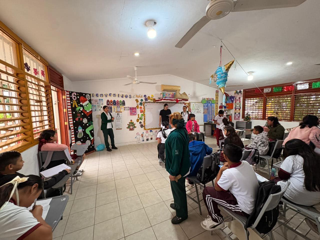 La Secretaría de Educación de Quintana Roo instruyó a docentes de nivel básico a revisar cartillas de vacunación tras una capacitación impartida por Servicios Estatales de Salud de Quintana Roo como medida preventiva contra el sarampión.