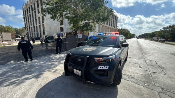 Muere albañil al caerle un techo