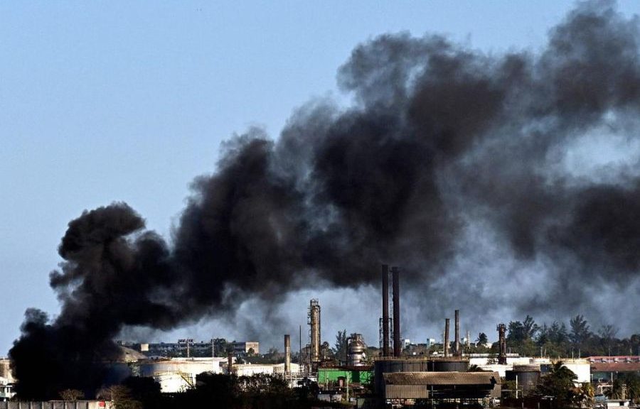 Incendio en la refinería Ñico López en La Habana reaviva crisis energética en Cuba