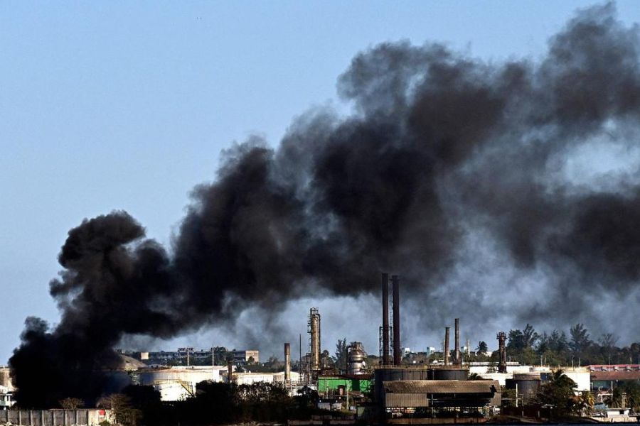 Incendio en la refinería Ñico López en La Habana reaviva crisis energética en Cuba