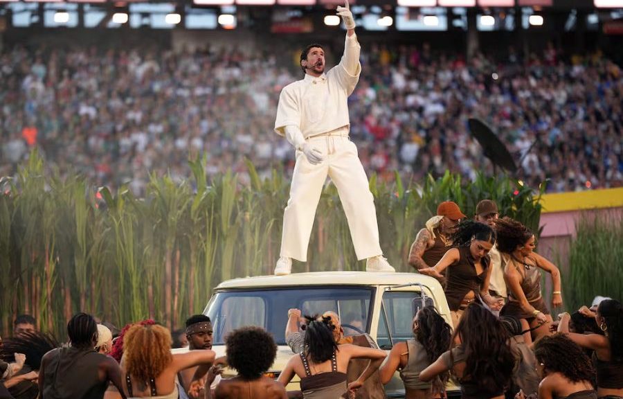 Bad Bunny rinde un homenaje a la vida cotidiana de América Latina