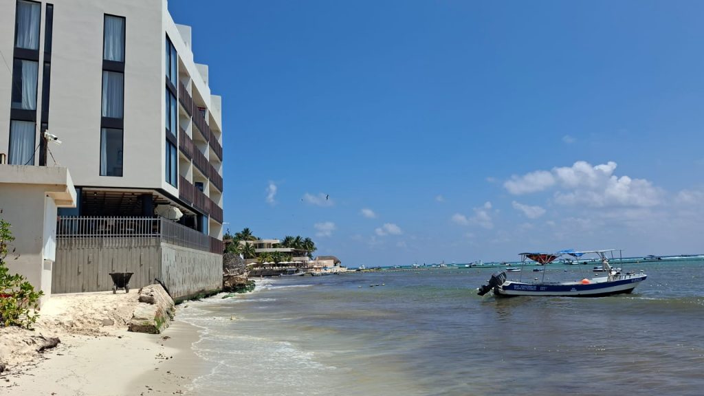 Playa del Carmen enfrenta una erosión acelerada de sus playas