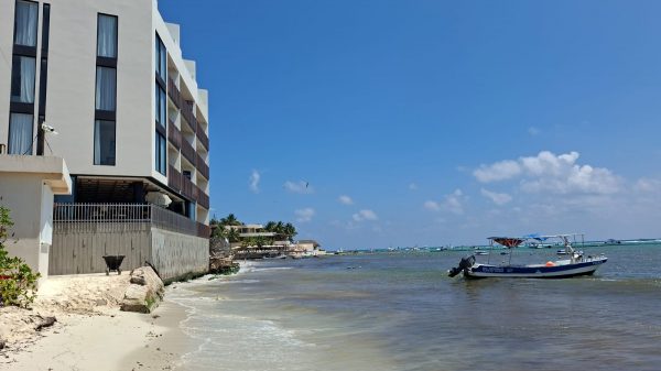 Playa del Carmen enfrenta una erosión acelerada de sus playas