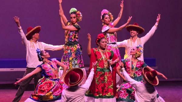 Mexa Producciones celebra 5 años con espectáculo lleno de color