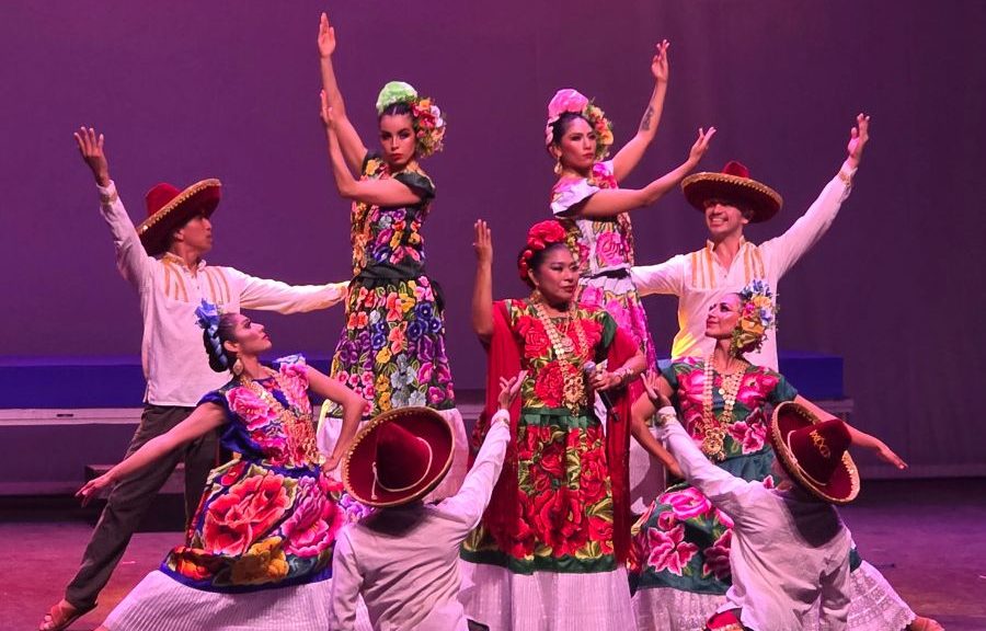 Mexa Producciones celebra 5 años con espectáculo lleno de color