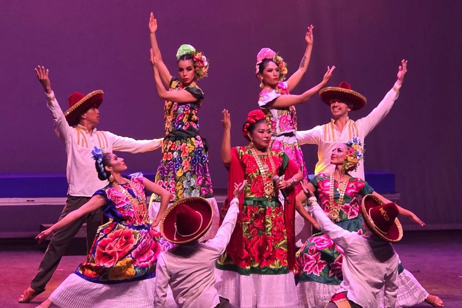 Mexa Producciones celebra 5 años con espectáculo lleno de color