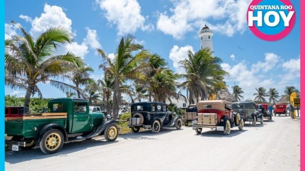 Ford Modelo A recorren Cozumel en encuentro de autos clásicos