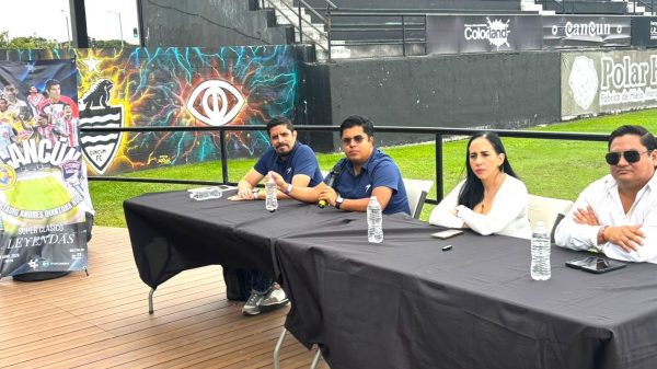 Leyendas de América y Chivas jugarán en Cancún el Súper Clásico