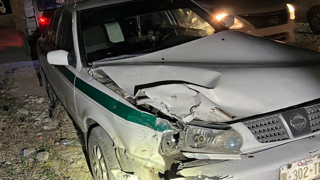 Motociclista resulta herido tras choque con taxi en la avenida López Portillo de Cancún