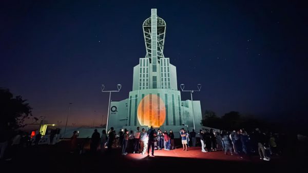 Más de 1,800 personas observan eclipse lunar total en planetarios de Quintana Roo