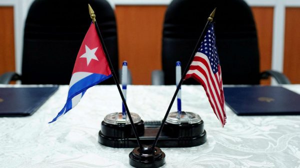 Cuba confirma diálogos con Estados Unidos para aliviar el embargo