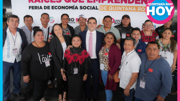 Eugenio Segura inaugura la exposición “Raíces que Emprenden”