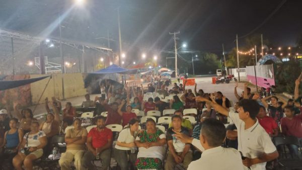 Crean comité en Akumal para defender cenotes y obra pública