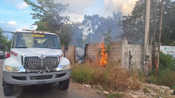Incendio consume carpintería en Felipe Carrillo Puerto