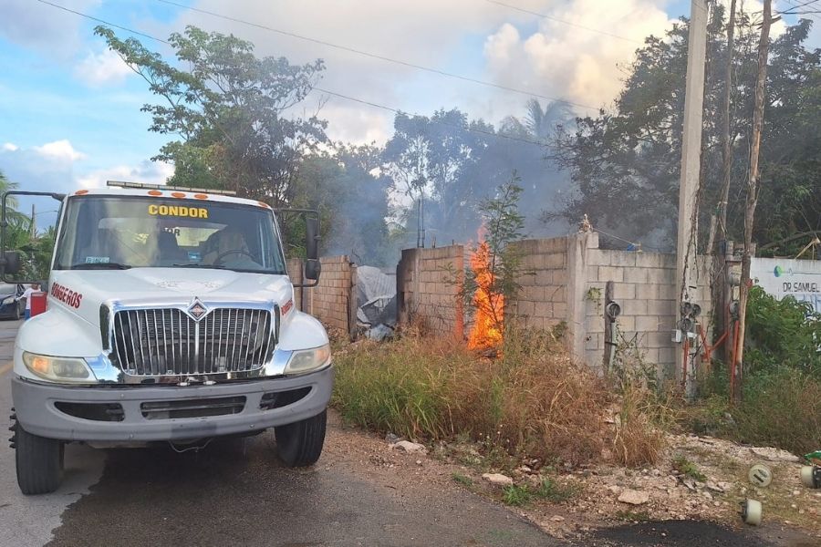 Incendio consume carpintería en Felipe Carrillo Puerto