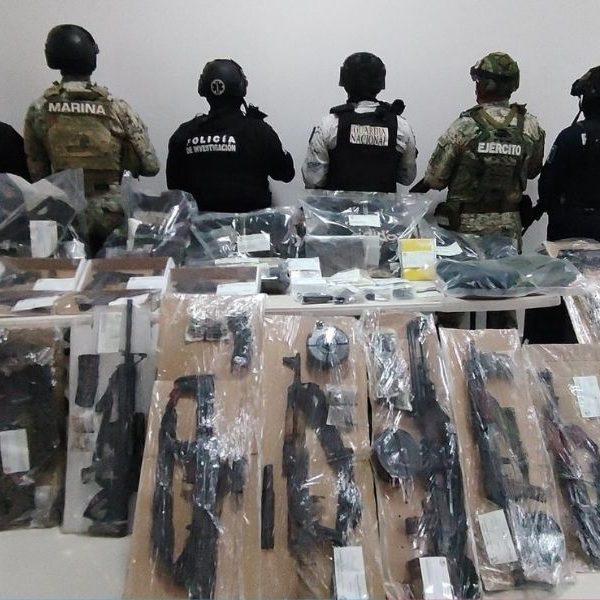Aseguran arsenal y drogas tras cateo en Felipe Carrillo Puerto
