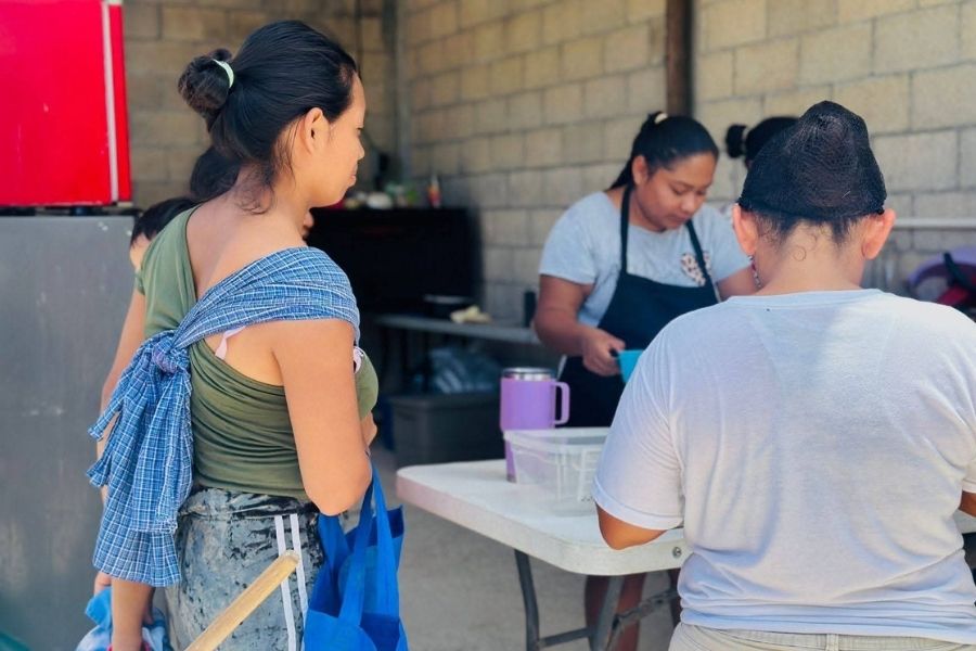 Comedor comunitario en Tulum ofrece alimentos gratuitos a personas vulnerables