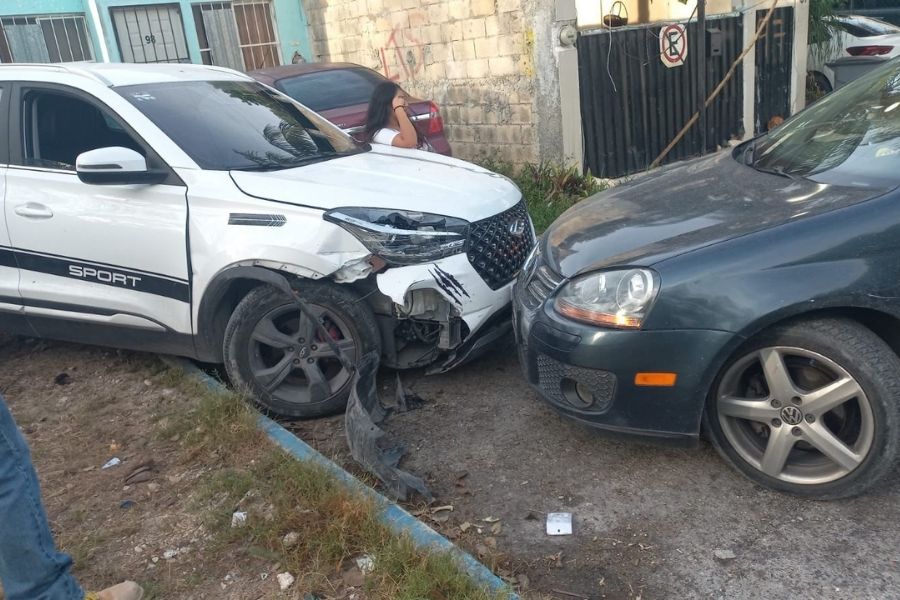 Persecución y choque generan caos en Villas Otoch Cancún