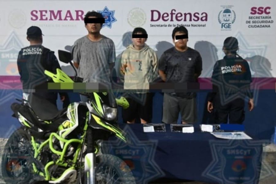 Recuperan motocicleta robada y detienen a tres personas
