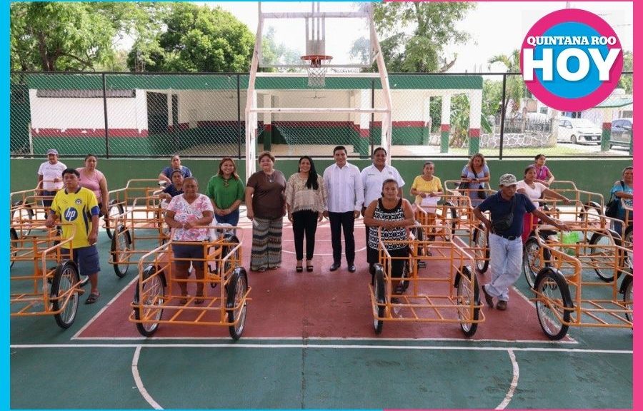 Blanca Merari entrega triciclos de carga a familias de Leona Vicario