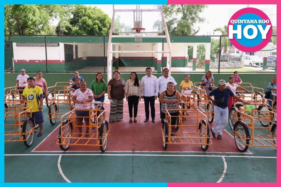 Blanca Merari entrega triciclos de carga a familias de Leona Vicario