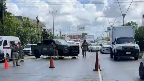 socavón en López Portillo de Cancún