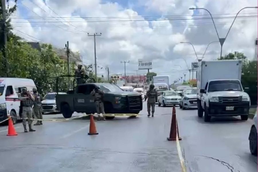 socavón en López Portillo de Cancún