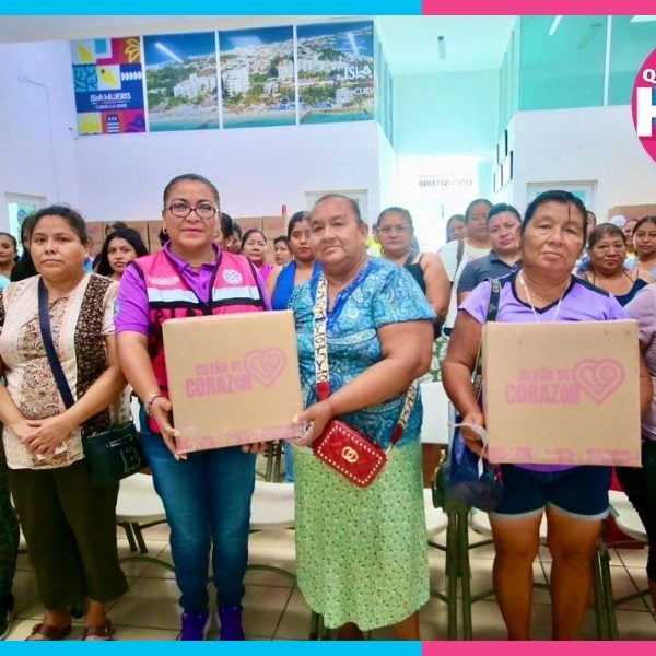 Isla Mujeres entrega apoyos del programa Isleña de Corazón a 4 mil mujeres
