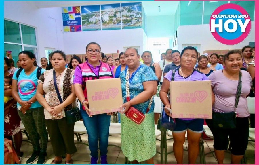 Isla Mujeres entrega apoyos del programa Isleña de Corazón a 4 mil mujeres