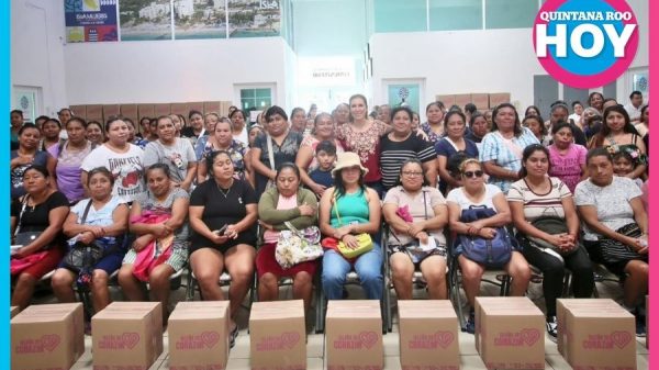 "Isleña de Corazón" lleva despensas a mujeres de la Zona Continental de Isla Mujeres
