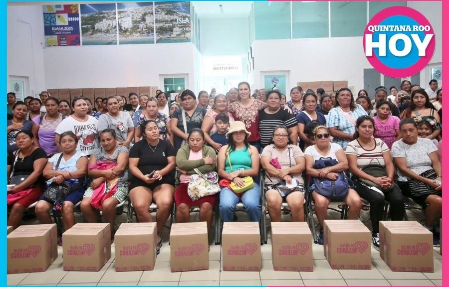 "Isleña de Corazón" lleva despensas a mujeres de la Zona Continental de Isla Mujeres