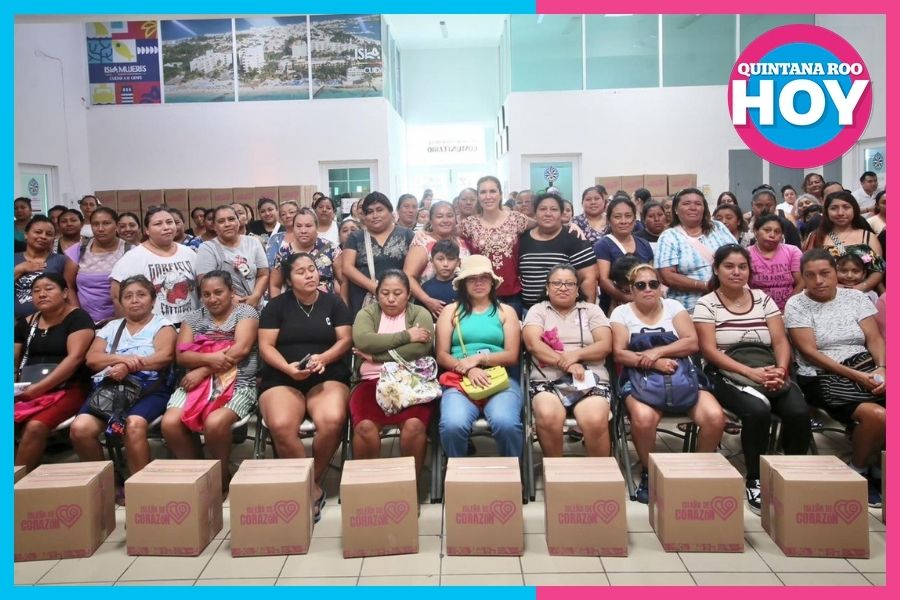 "Isleña de Corazón" lleva despensas a mujeres de la Zona Continental de Isla Mujeres