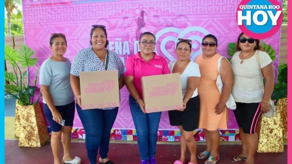 Atenea entrega despensas a mujeres de Isla Mujeres
