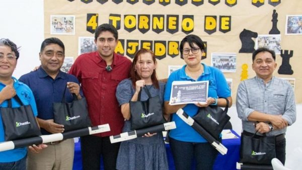 CODEQ impulsa el ajedrez escolar con entrega de tableros a estudiantes de Cancún
