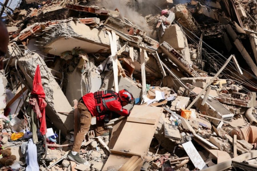 Terremoto en Venezuela deja 920 muertos; continúan labores de rescate
