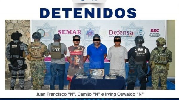 Caen tres presuntos asaltantes armados durante operativo en Cancún