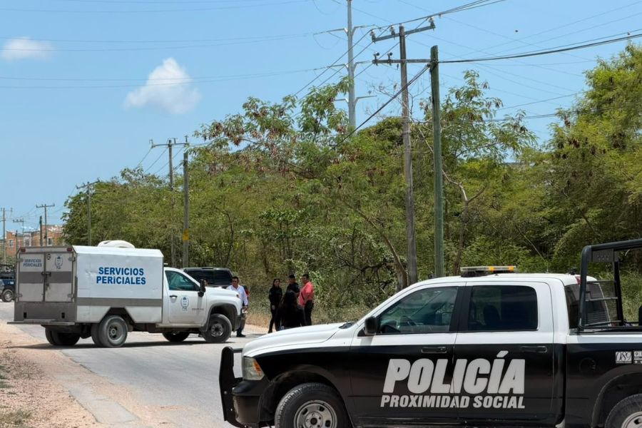 Hallan cuerpo con huellas de violencia dentro de camioneta en Cancún