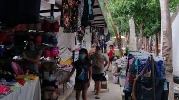 Retiran a 100 comerciantes de parque en Villas del Sol
